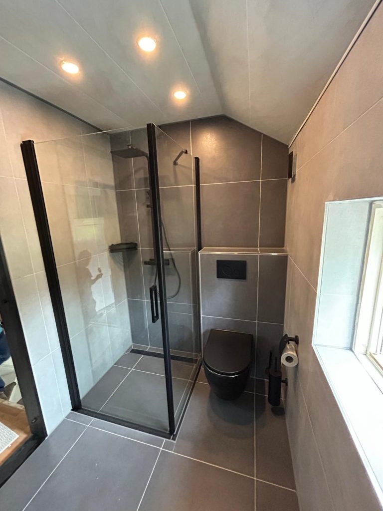 whatsapp-image-2025-11-20-at-202817-6